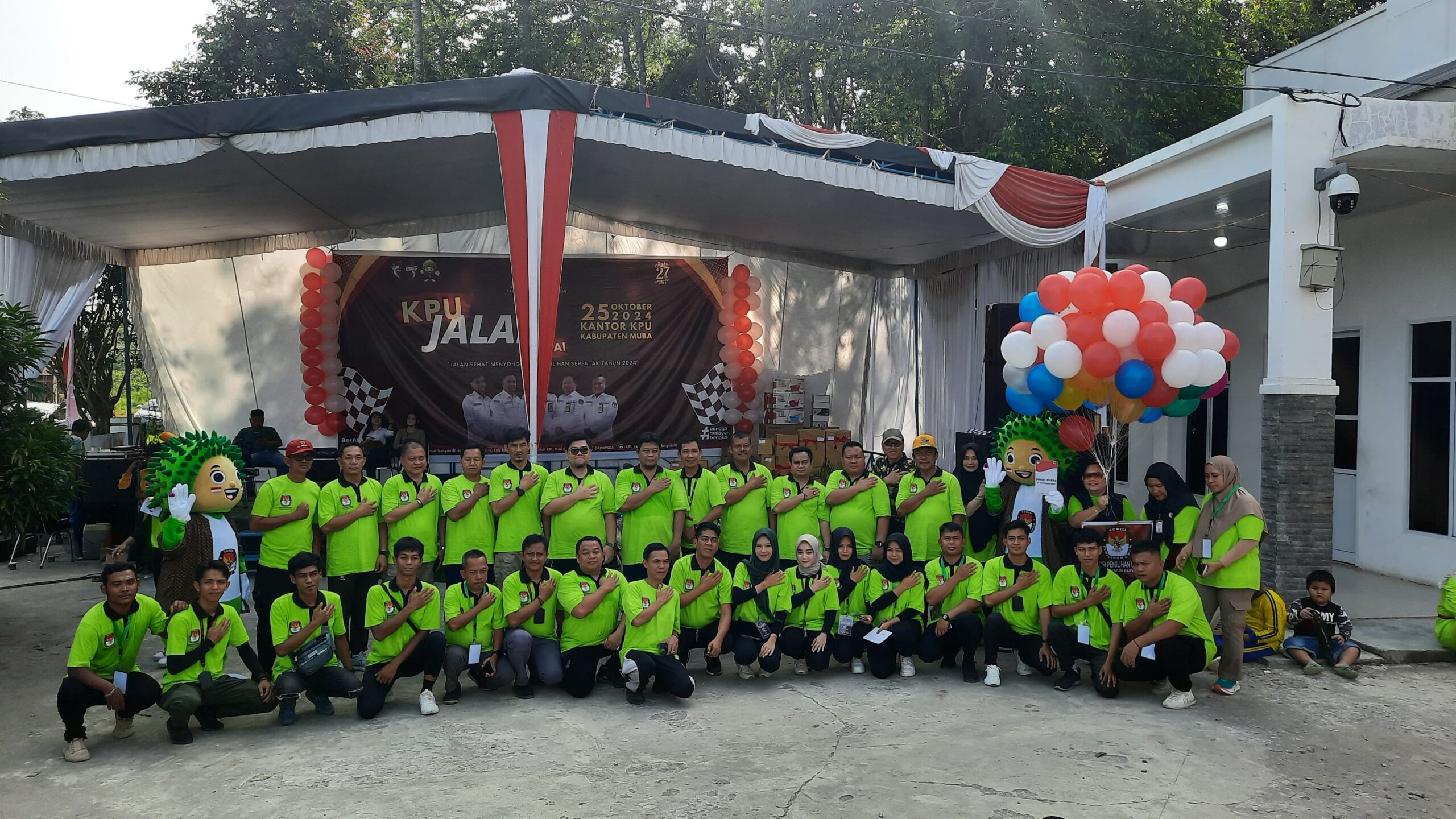 Masyarakat Antusias Ikuti Jalan Sehat Menyongsong Pemilihan Serentak Tahun 2024