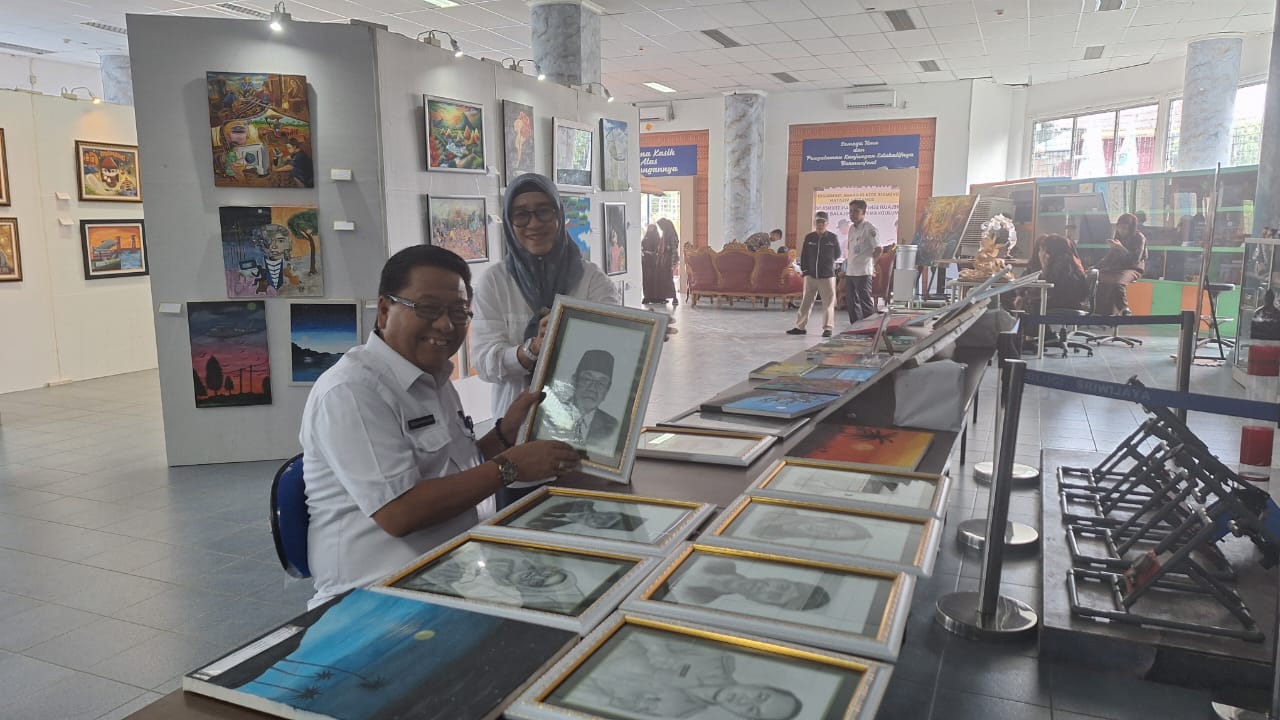 Apresiasi Ketua Kwarda Sumsel terhadap Karya Lukis Siswa SLB di Pameran Seni Rupa Pelajar se-Sumatera Selatan
