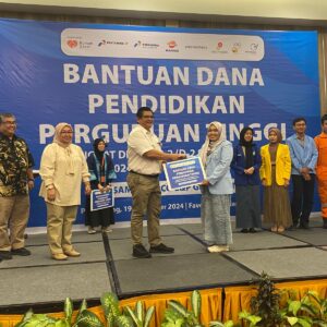 MEDCO E&P KEMBALI SERAHKAN BEASISWA BAGI 375 MAHASISWA DAN GURU HONORER MEDCO E&P KEMBALI SERAHKAN BEASISWA BAGI 375 MAHASISWA DAN GURU HONORER