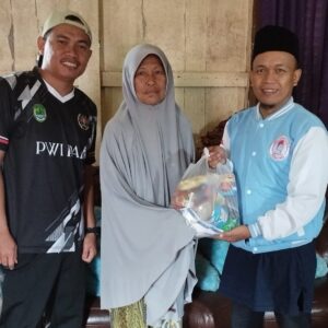 DPD Badar, DPC GCP, dan SMSI Kabupaten PALI Bagikan Puluhan Paket Sembako untuk Warga Kurang Mampu