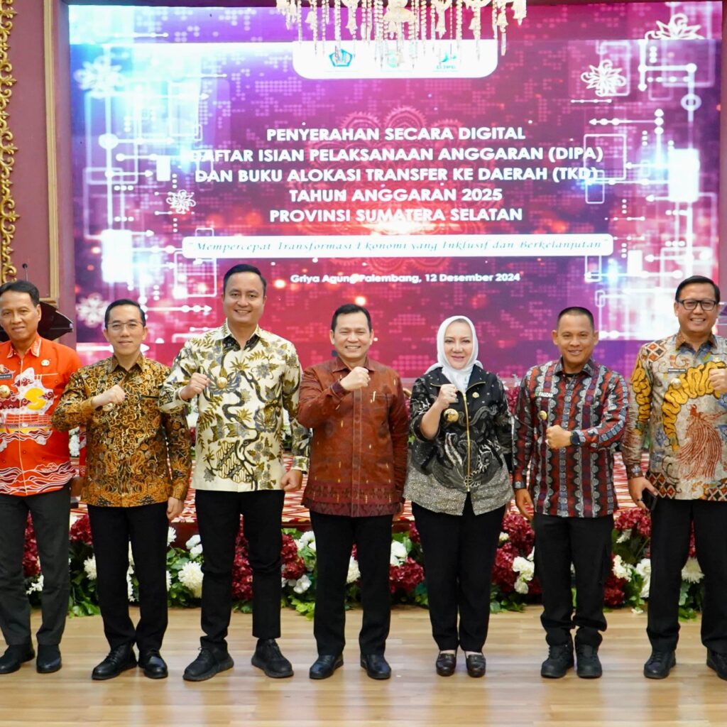 Serahkan DIPA dan TKD Anggaran Tahun 2025, Pj Gubernur  Sumsel Dorong  Bupati/Walikota Segera Realisasikan  Dana Desa Untuk Kesejahteraan Masyarakat
