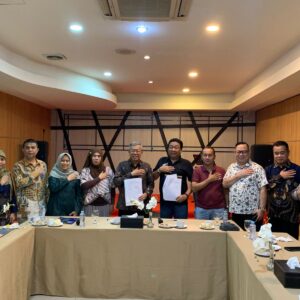 IKA FKIP Unsri Secara Resmi Serahkan Aset  Hibah Senilai Rp 3,7 M ke Dekan FKIP Unsri