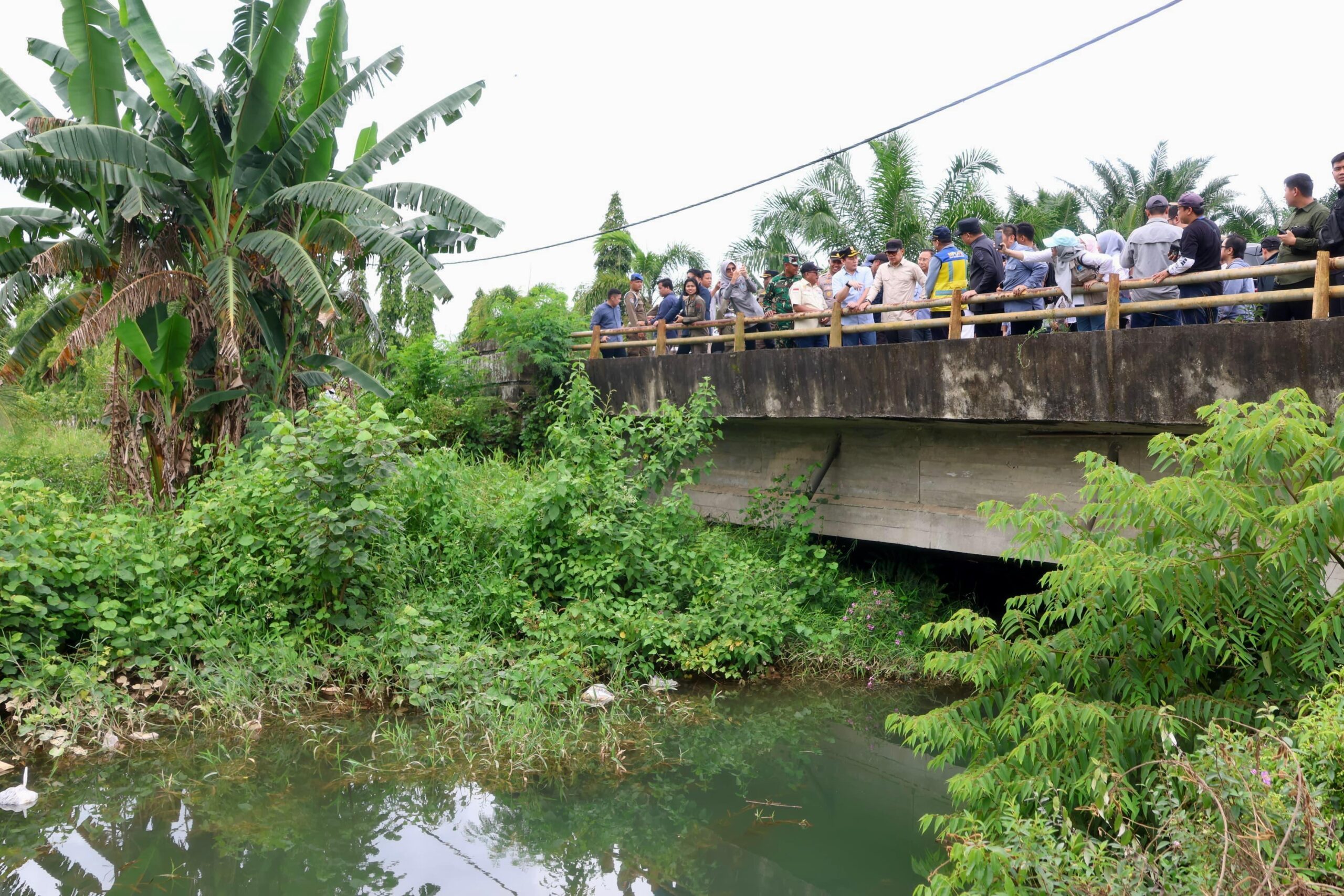 Wamendagri Tinjau Saluran Irigasi Pertanian Di Kawasan Tanjung Lago Banyuasin