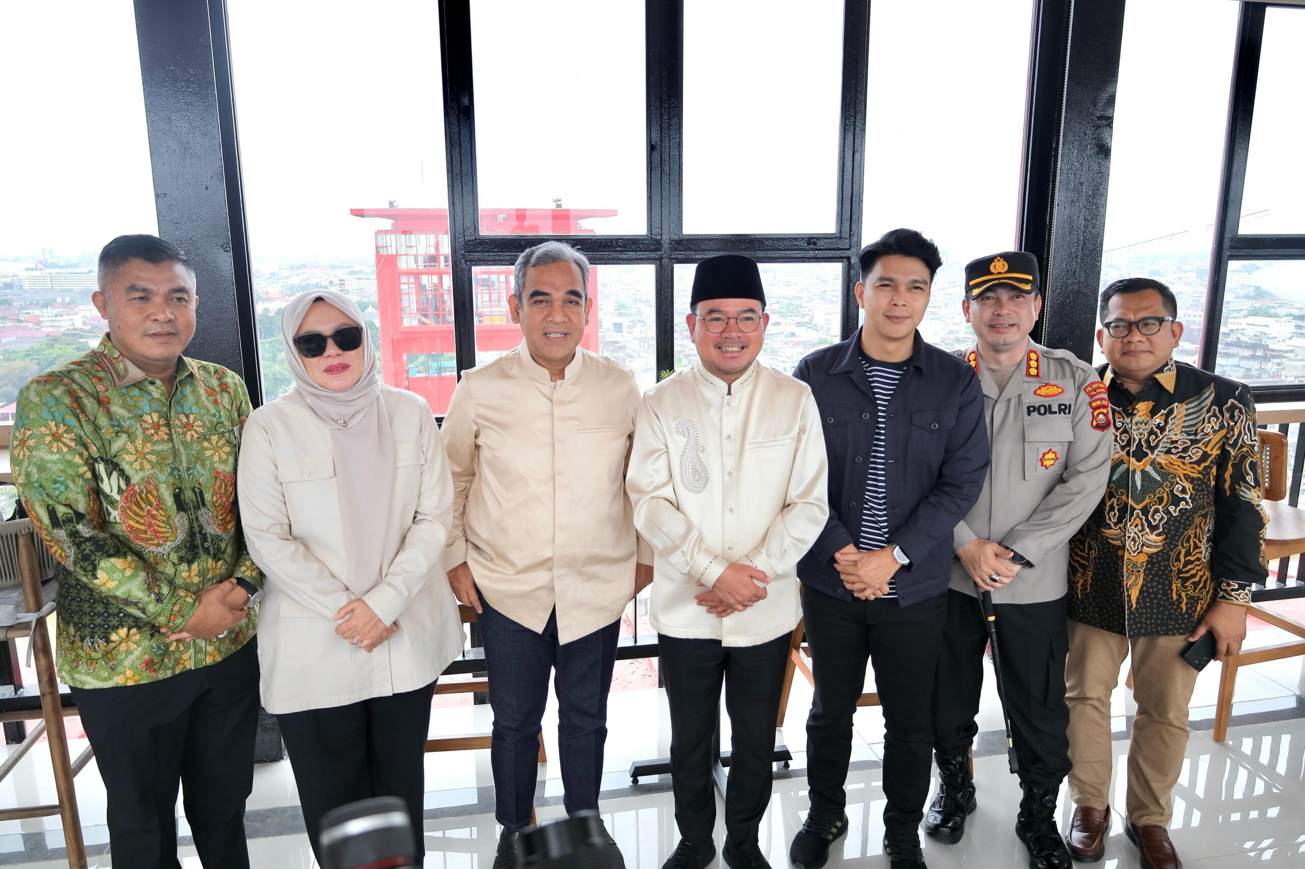 Naiki Menara Ampera Bersama Wawako Palembang, Ahmad Muzani: Rasanya Deg-deg Byarr 41FD9E7F 4074 4445 A7A4 8230A5B6D9B8 scaled