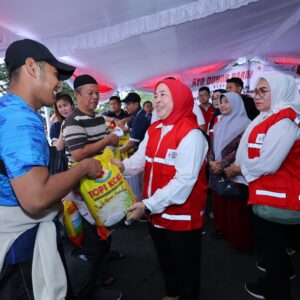 Gerimis di Kambang Iwak, antusias pendonor tetap ramai, Ketua PMI Palembang Apresisi Warga Gerimis di Kambang Iwak, antusias pendonor tetap ramai, Ketua PMI Palembang Apresisi Warga
