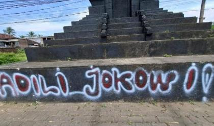 Marak Aksi Grafiti "ADILI JOKOWI" di Kepanjen Malang Jawa Timur, Polisi Turun Tangan, 'Di Kota/Kabupaten Mu Bagaimana?