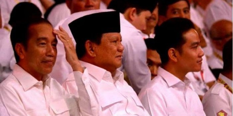 Teriakan "ADILI JOKOWI" Jadi Riak Kecil di Panggung Politik