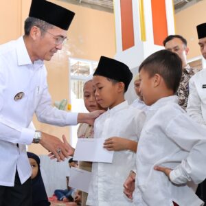 Safari Shalat Jumat, Walikota Serap Aspirasi dari Jemaah Safari Shalat Jumat, Walikota Serap Aspirasi dari Jemaah