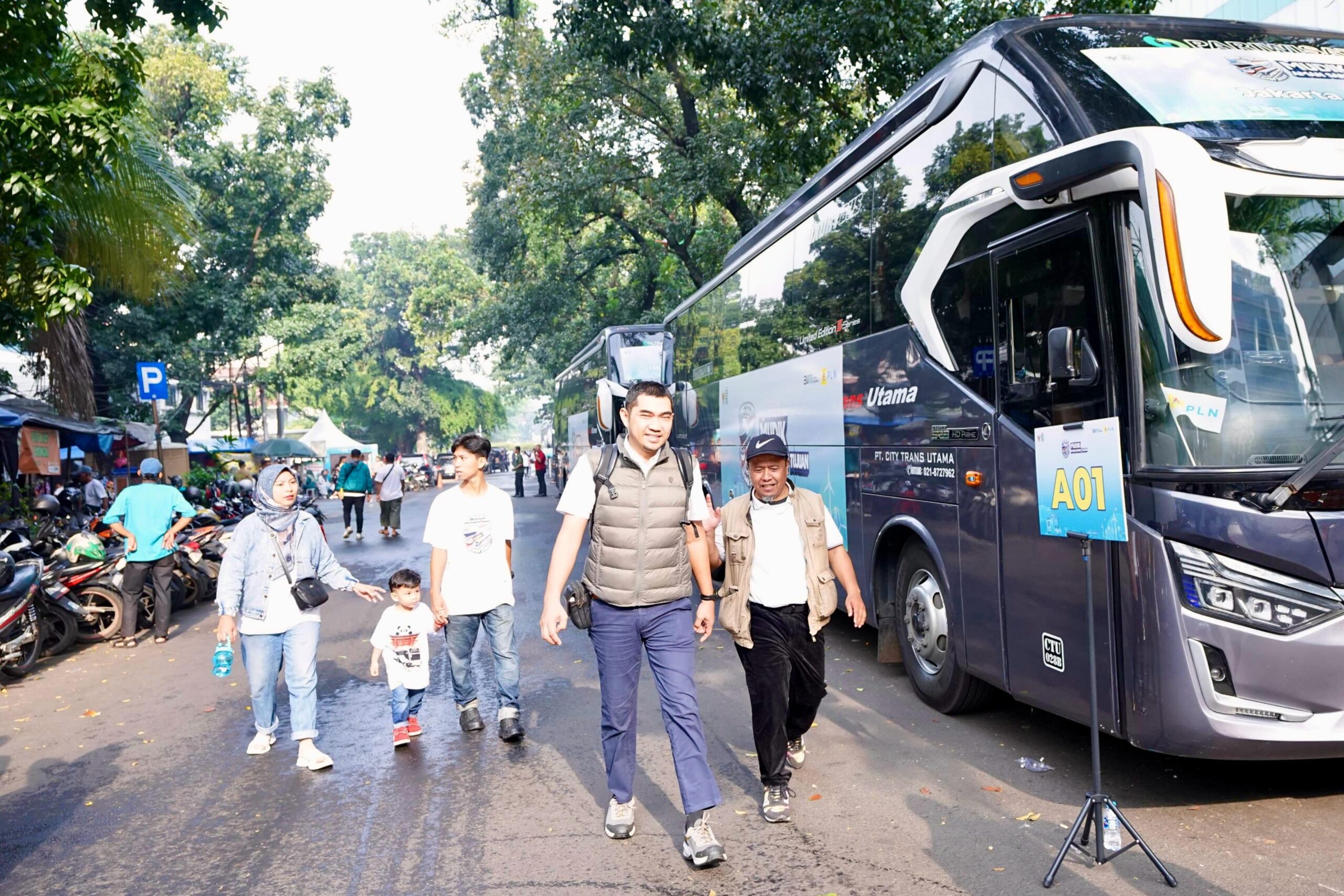 Wajah-wajah Pemudik Ceria Diwarnai Tangis Bahagia Ikuti Program Mudik Gratis dari PLN 7C1FA400 49D0 4026 AF89 0813E8B85206 scaled