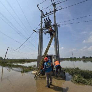 Gerak Cepat PLN Pulihkan 100% Jaringan Listrik Pascabanjir Jabodebek