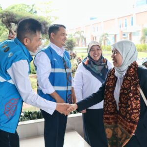 Pastikan Kesiapan Layanan SPKLU jelang mudik Lebaran, Direktur Retail & Niaga bersama Manajemen PLN S2JB inspeksi bersama