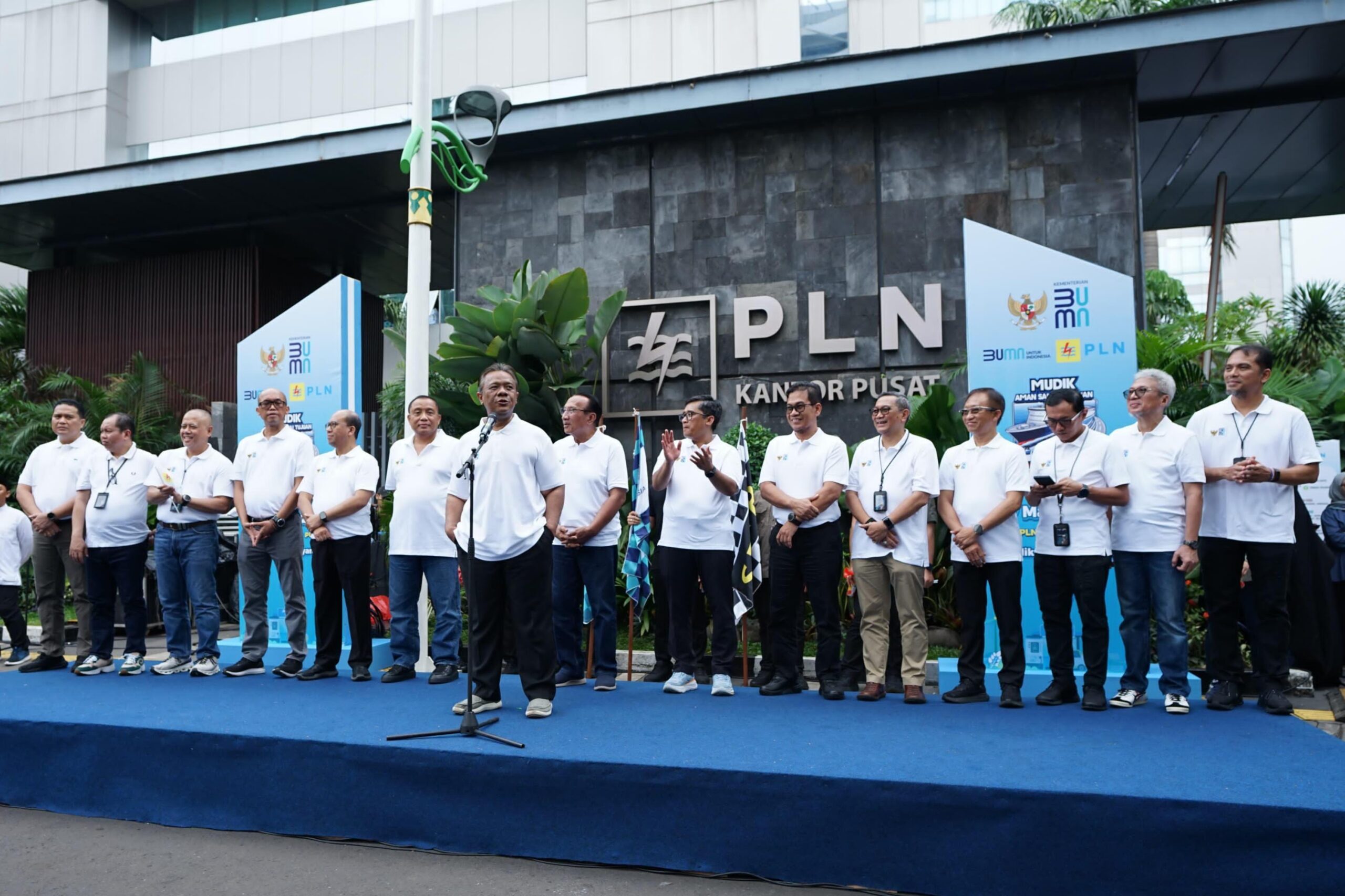 Wajah-wajah Pemudik Ceria Diwarnai Tangis Bahagia Ikuti Program Mudik Gratis dari PLN C377D827 B623 4CC8 9F10 553CA27BF551 scaled