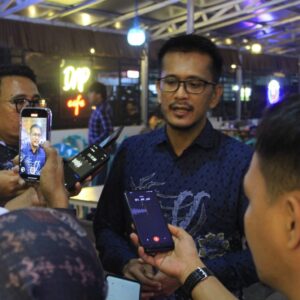 Wakil DPRD Sulbar Jemput Secara Positif Terkait Peluang dan Tantangan Budidaya Nilam Wakil DPRD Sulbar Jemput Secara Positif Terkait Peluang dan Tantangan Budidaya Nilam