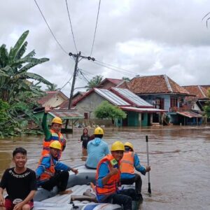 Kurang dari 24 Jam, PLN Pulihkan Listrik 1.738 Rumah Pelanggan Terdampak Banjir Bandang Muratara