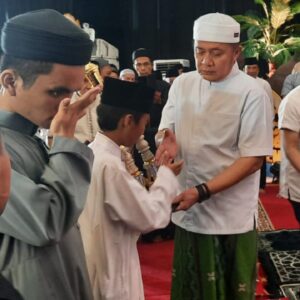 Deru Serahkan Hadiah Lomba Adzan PWI Sumsel, Harapkan Peserta Jadi Muadzin Terbaik
