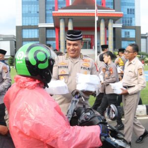 Polda Sumsel dan Media Berbagi Takjil dan Bukber