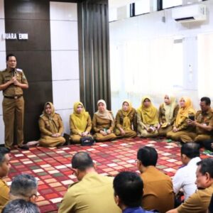 Hari Pertama masuk Kantor , Bupati Muara Enim Edison Gelar Doa Bersama di Ruang Kerja