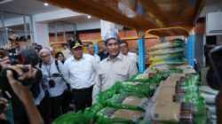 Gubernur Sumsel Herman Deru Dampingi Mentan Amran Sulaiman Tinjau Operasi Pangan Murah di Kantor Pos Merdeka Palembang Gubernur Sumsel Herman Deru Dampingi Mentan Amran Sulaiman Tinjau Operasi Pangan Murah di Kantor Pos Merdeka Palembang