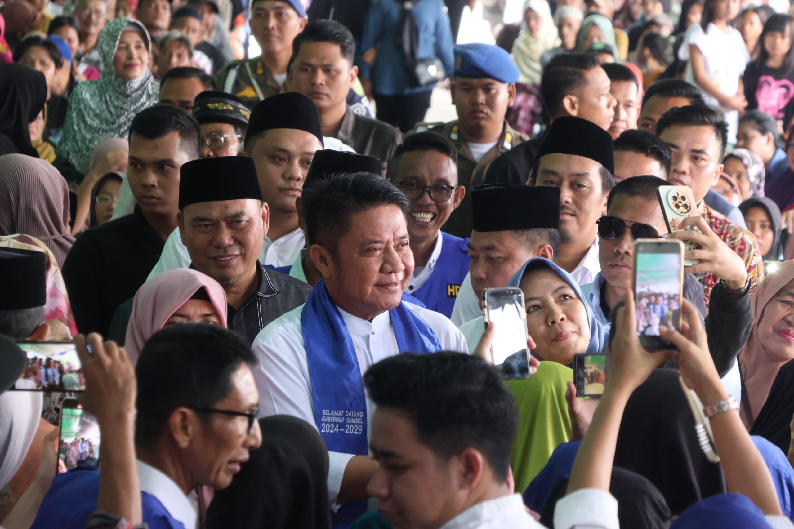 Warga Simpang Sungki Palembang Antusias Sambut Safari Ramadhan Gubernur Sumsel Herman Deru