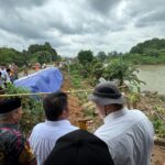 Gubernur Sumsel Herman Deru Gercep Tinjau Jalan Longsor Penghubung Kabupaten Musi Rawas dengan Muba