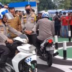 Viral!! Video di Media Sosial, Jenderal Polisi Kesusahan Saat Coba Ujian Praktik SIM C, Warganet: Bikin Sendiri Susah Sendiri