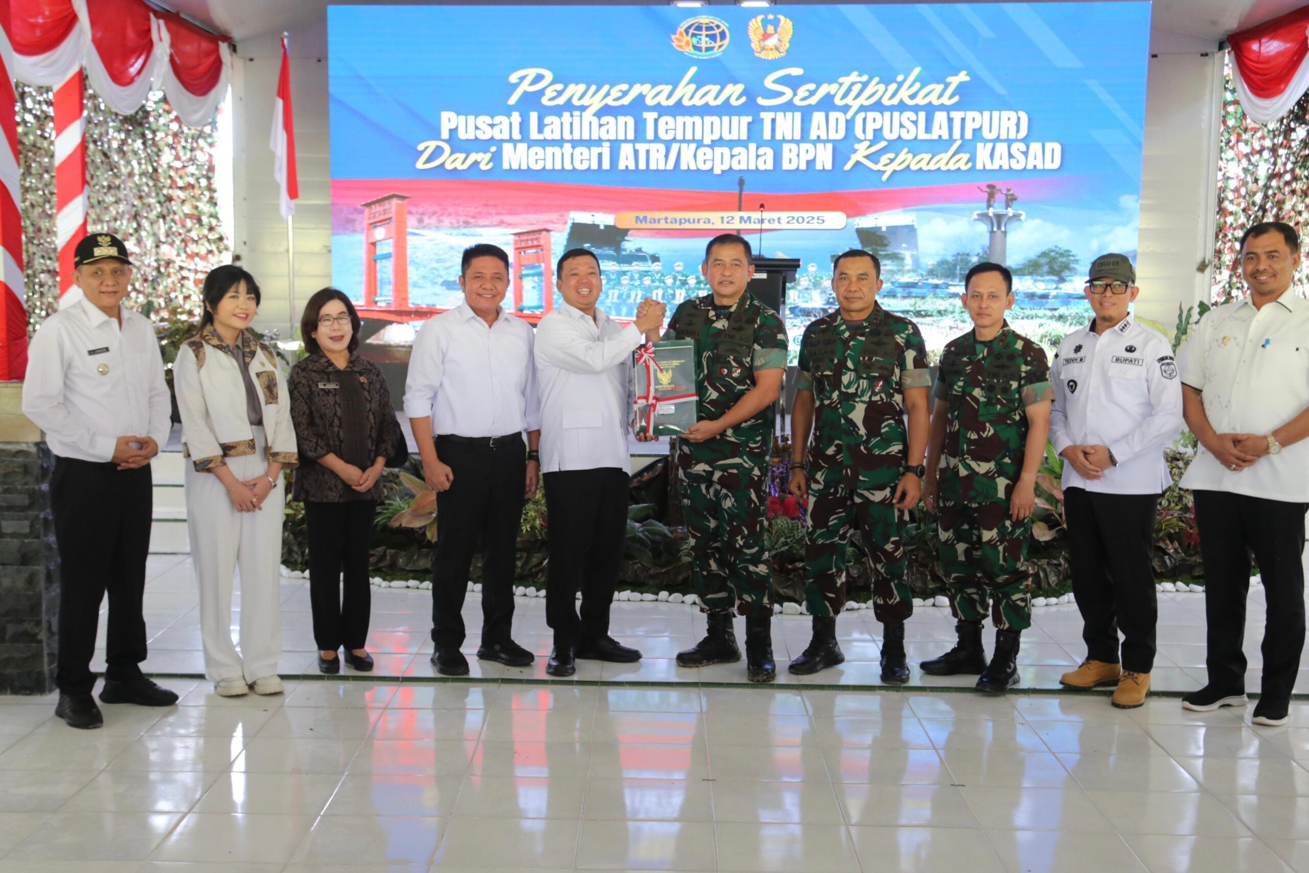 Gubernur Herman Deru Dampingi Menteri ATR/BPN Nusron Wahid Serahkan Sertifikat Puslatpur TNI AD