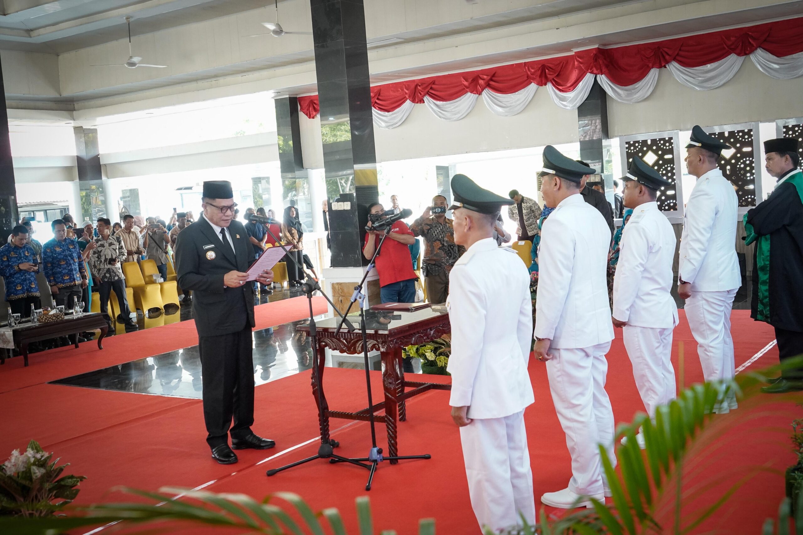 Bupati H M Toha Lantik Kades Antar Waktu dan Penjabat Kades Dalam Kabupaten Muba