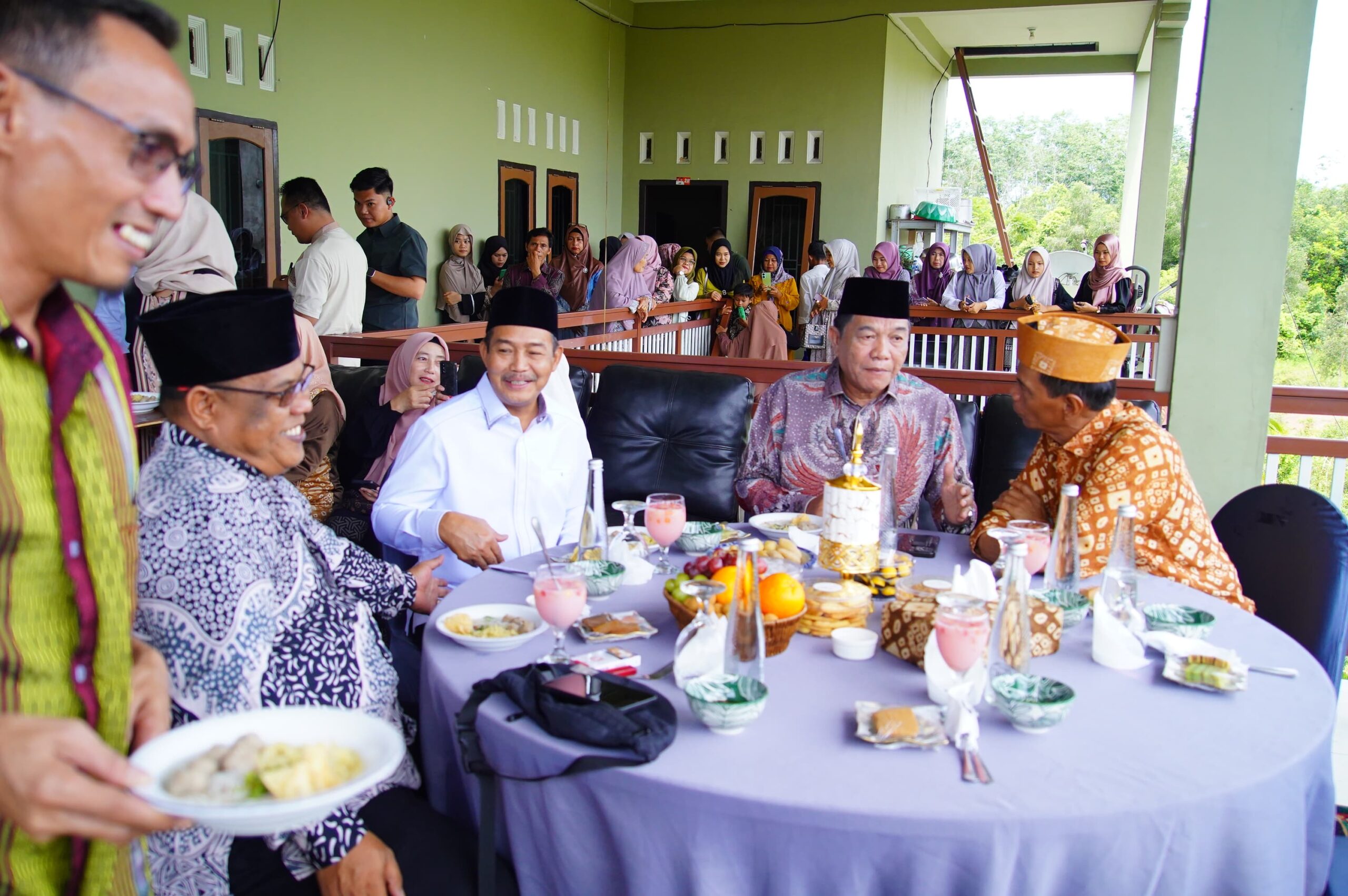 Bupati Toha Hadiri Open House Lebaran Wakil Bupati, Pererat Silaturahmi dengan Masyarakat Muba 5AD42072 0DFC 4ACC BD3C 35A00FC82474 scaled