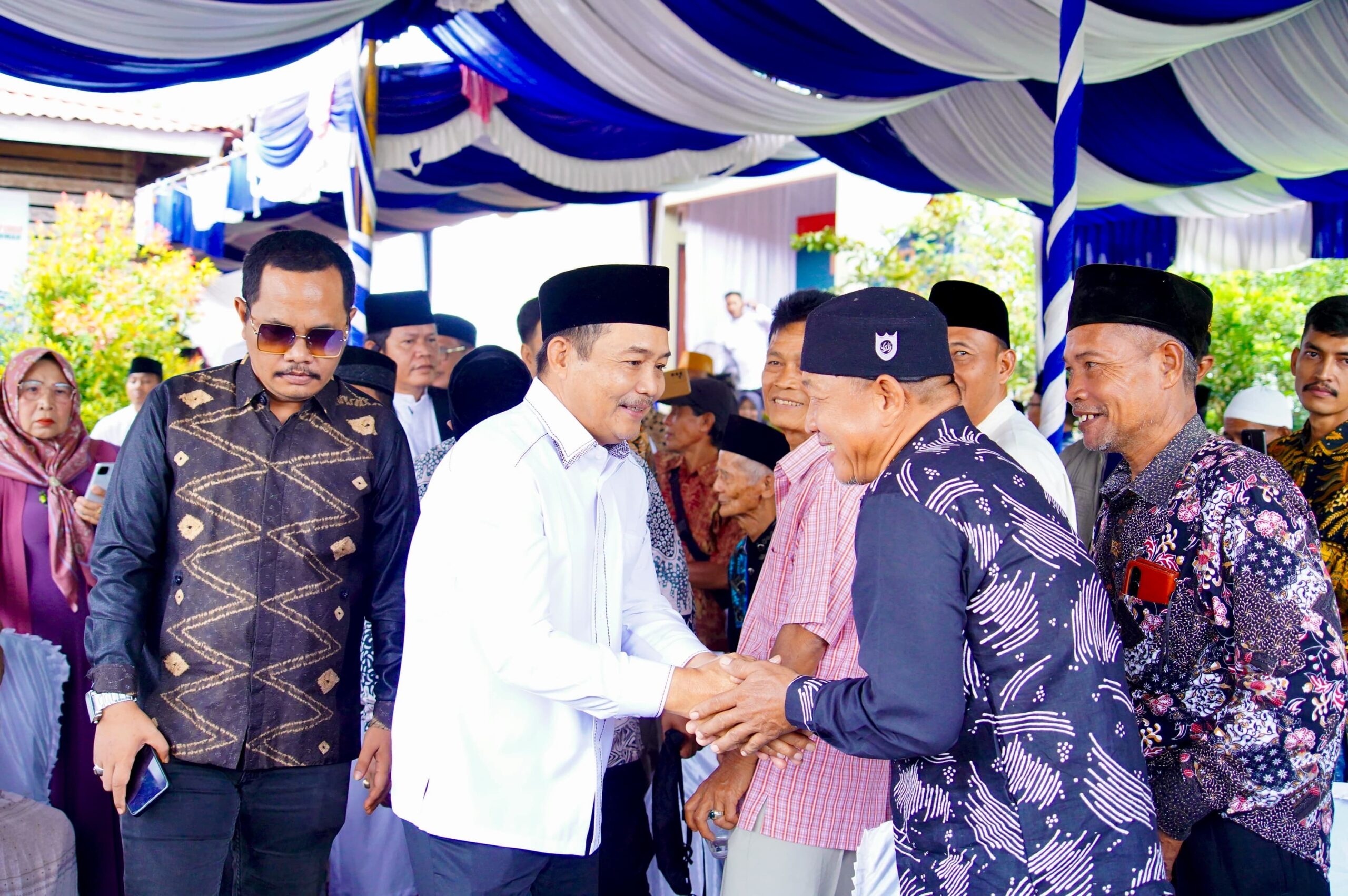 Bupati Toha Hadiri Open House Lebaran Wakil Bupati, Pererat Silaturahmi dengan Masyarakat Muba 63C87B8B 68AC 45B9 B7E9 05E65B9B5B7F scaled