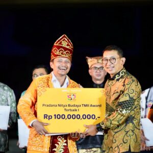 50 Tahun TMII, Fadli Zon Beri Penghargaan Anjungan Daerah Terbaik