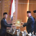 Wagub Cik Ujang Simak Laporan Pembahasan Pansus DPRD Terhadap LKPJ Gubernur Tahun Anggaran 2024