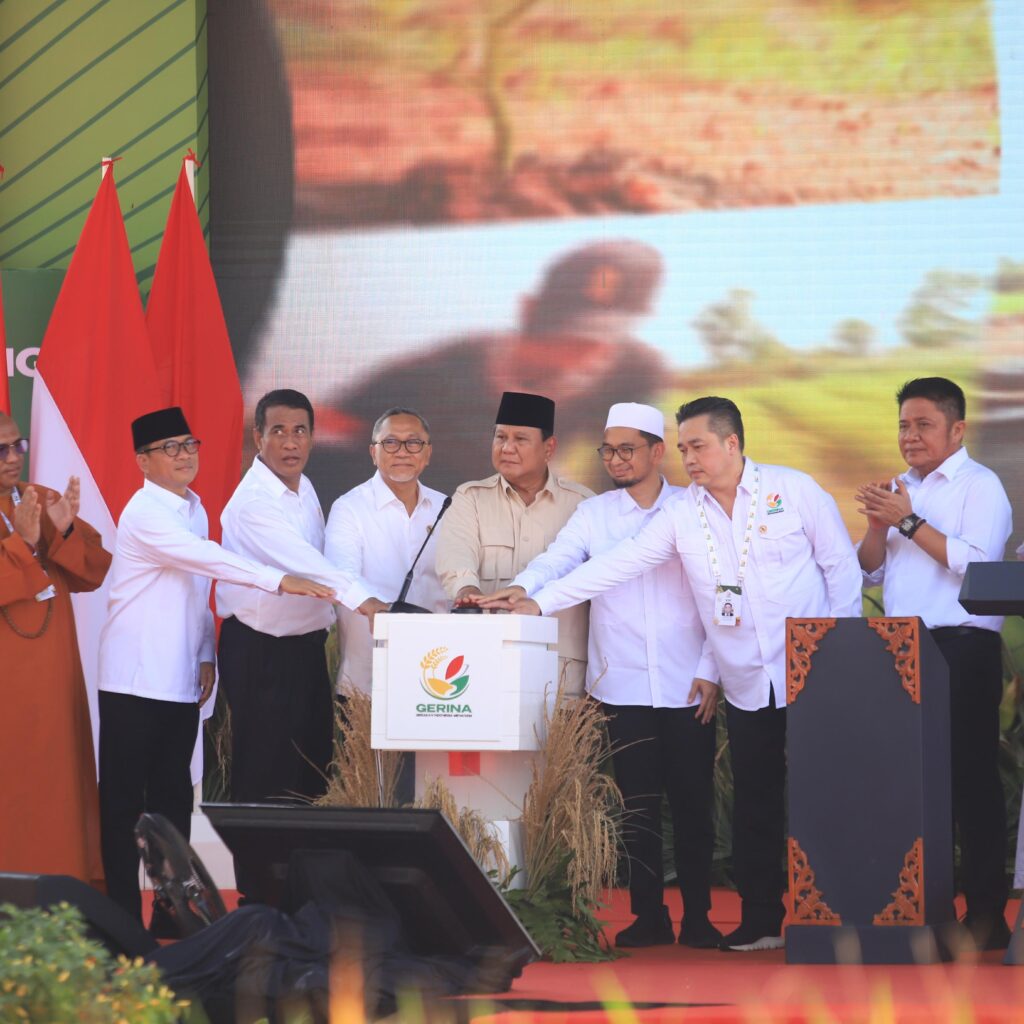 Presiden Prabowo Resmikan Program GERINA dan Penanaman Padi Serentak Bersama 14 Provinsi Secara Nasional