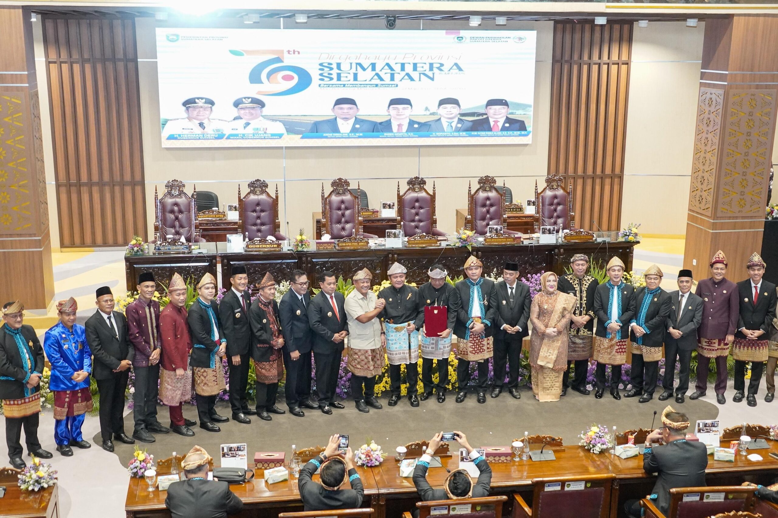 Hadir di Rapat Paripurna Hari Jadi Provinsi Sumsel, Bupati H M Toha Siap Bersinergi Wujudkan Sumsel Maju Terus untuk Semua
