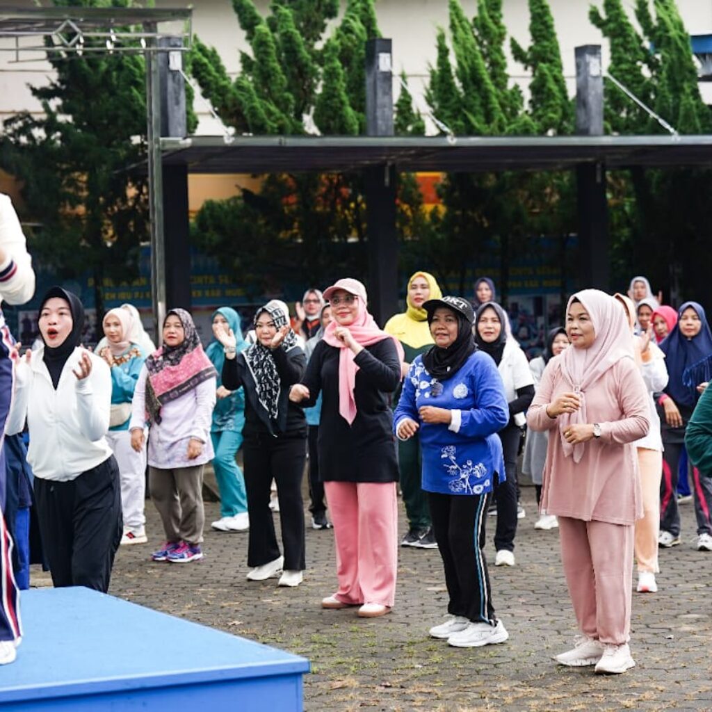 Senam Sehat, Door Prize, dan Pemeriksaan Kesehatan Warnai Kebersamaan Lansia Sekayu