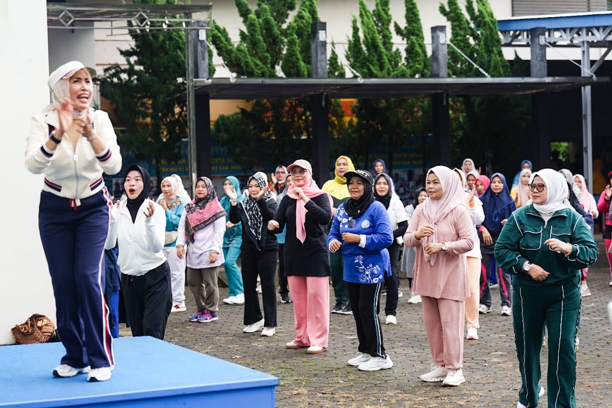 Senam Sehat, Door Prize, dan Pemeriksaan Kesehatan Warnai Kebersamaan Lansia Sekayu