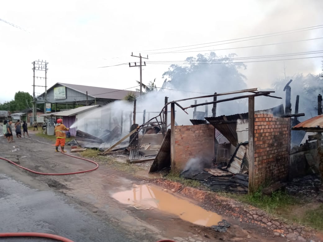 Sigap dan Tangguh, Tim Damkar dan BPPD Muba Berhasil Jinakkan Kobaran Api di Desa Epil
