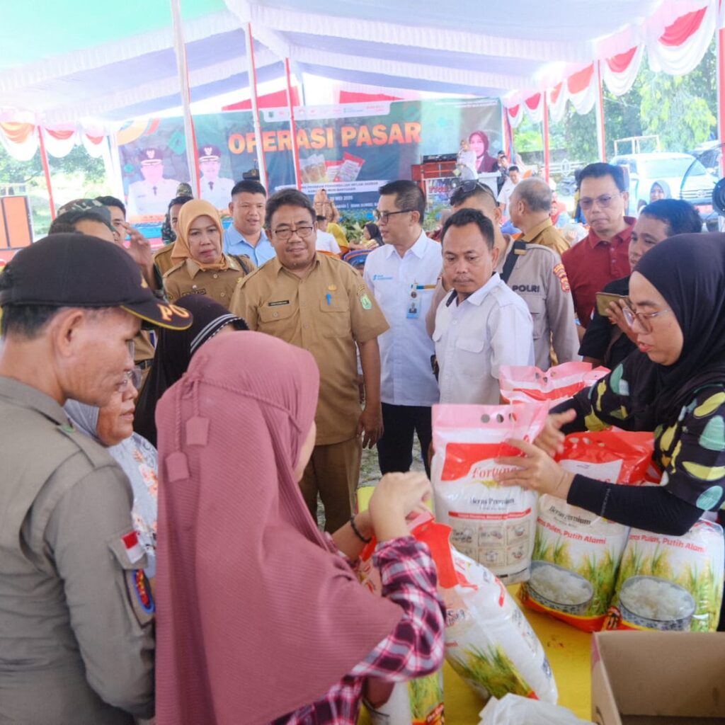 Warga Senang Gembira Pemkab Muba Seringa Adakan Operasi Pasar Murah