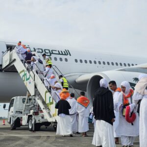Terbang Menuju Jeddah, Kloter 12 Embarkasi Palembang Kenakan Ihram Dari Embarkasi Terbang Menuju Jeddah, Kloter 12 Embarkasi Palembang Kenakan Ihram Dari Embarkasi