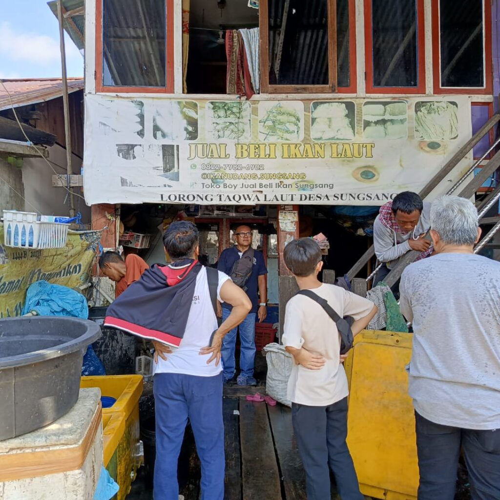 Turing Sungsang, PTM CGC Ikut Membantu Nelayan di Sungsang