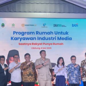 Bersama Menteri PKP dan Komdigi, Ketua Umum PWI pusat Hendry Ch Bangun Ikut Menyerahkan Kunci Rumah Subsidi untuk Wartawan