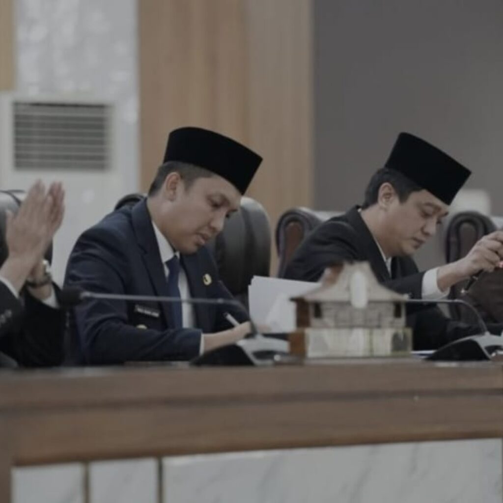 Pimpinan DPRD Ogan Ilir Dengarkan Bupati Panca Wijaya Akbar Pidato Perdana Saat Paripurna XI DPRD Ogan Ilir Masa Sidang ke II tahun 2025