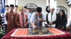Gubernur Sumsel Herman Deru Tandatangani Prasasti Peresmian Masjid As-Salman Kelurahan Sukarami Palembang