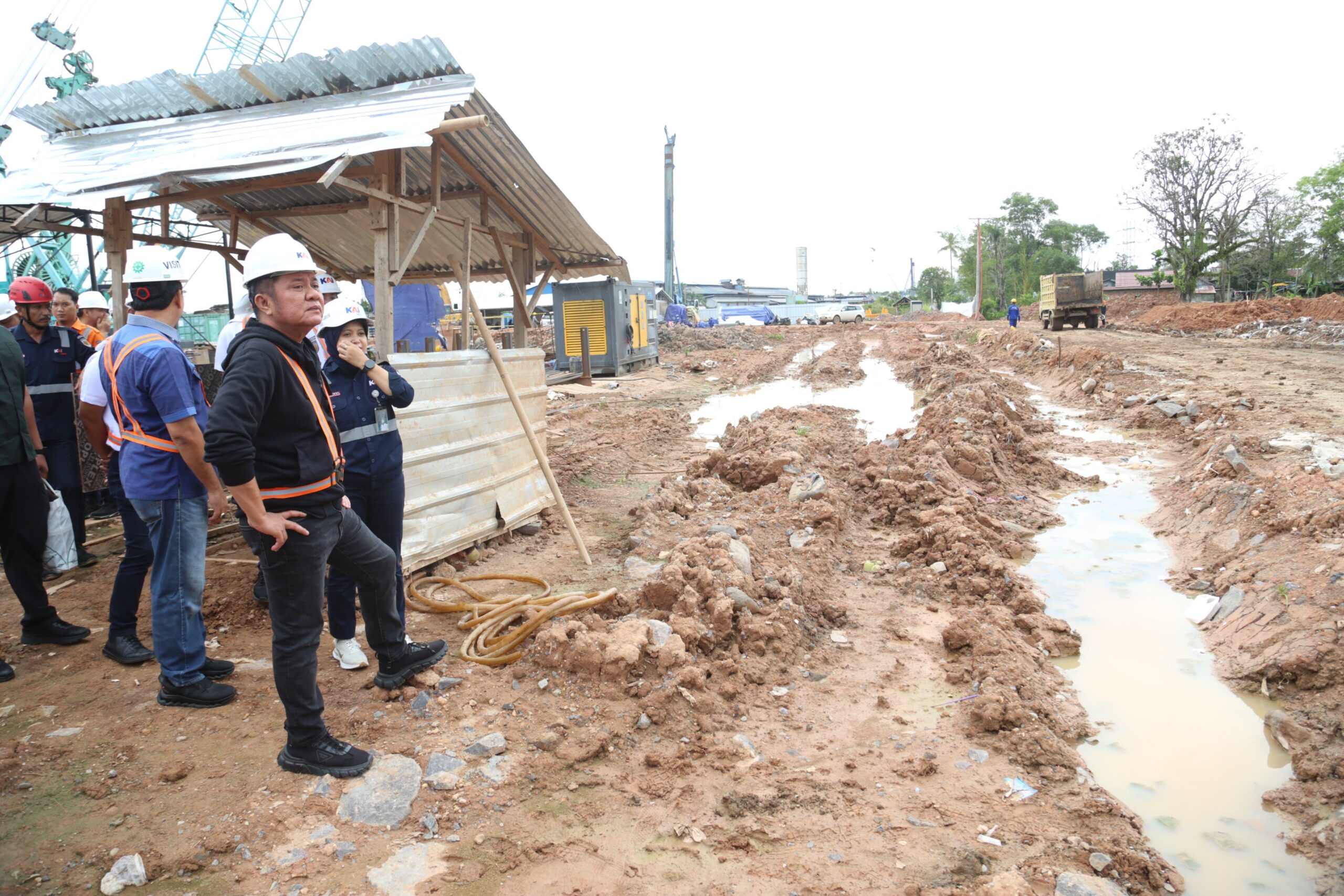 Tinjau Pembangunan Terminal Bongkar Muat Batubara Keramasan, Herman Deru : Optimis Akhir Tahun 2026 Selesai dan Awal 2027 Beroperasi