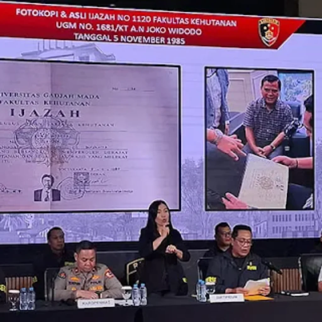Universitas Gadjah Mada (UGM) Bisa Bubar Kalau Polisi Sebut Ijazah Jokowi Palsu ?