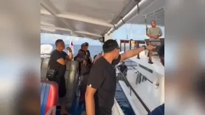 Viral! Bupati Rinto Wardana Ngamuk ke Turis Asing Tak Mau Bayar Pajak Berselancar di Mentawai