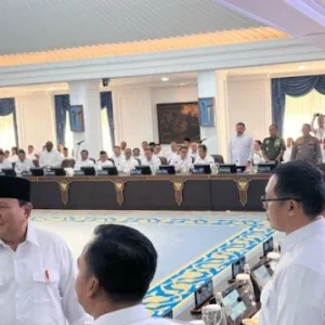 Presiden Prabowo Bantah Jadi Boneka Jokowi di Sidang Kabinet Paripurna Presiden Prabowo Bantah Jadi Boneka Jokowi di Sidang Kabinet Paripurna