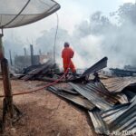 Empat Rumah Ludes Terbakar di Dawas, Respon Cepat Damkar Muba beserta Tim dan Warga Sukses Kendalikan Api