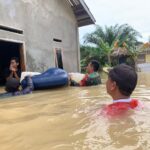 Banjir Melanda Puluhan Rumah Warga di Bayung Lencir, Pemkab Muba Bergerak Cepat