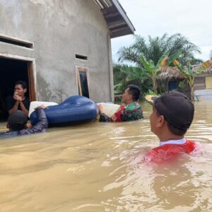 Banjir Melanda Puluhan Rumah Warga di Bayung Lencir, Pemkab Muba Bergerak Cepat Banjir Melanda Puluhan Rumah Warga di Bayung Lencir, Pemkab Muba Bergerak Cepat