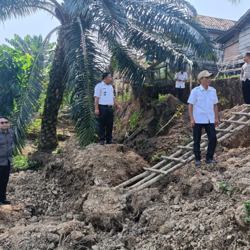 Bencana Tanah Longsor Ancam 9 Rumah Warga Ngulak Kecamatan Sanga Desa